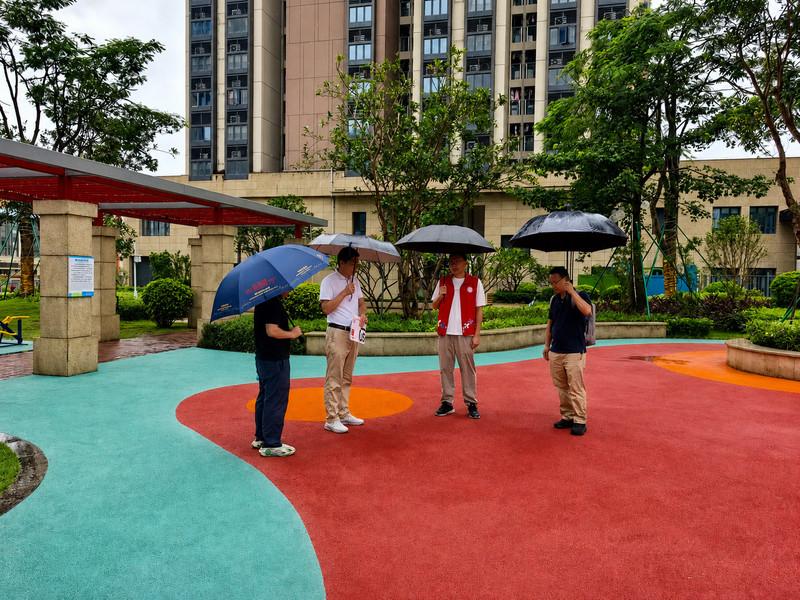 彩色EPDM地坪更新后的儿童游乐场