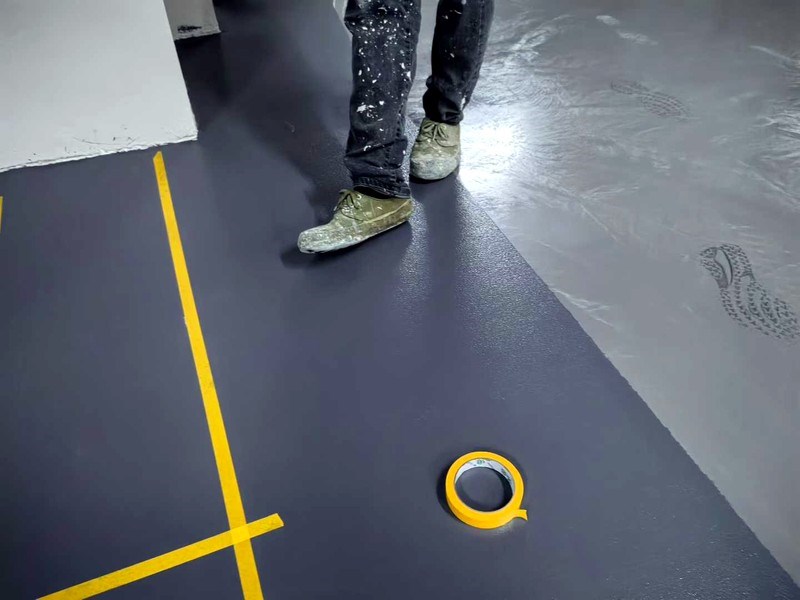 停车场地坪与黄色标线施工过程